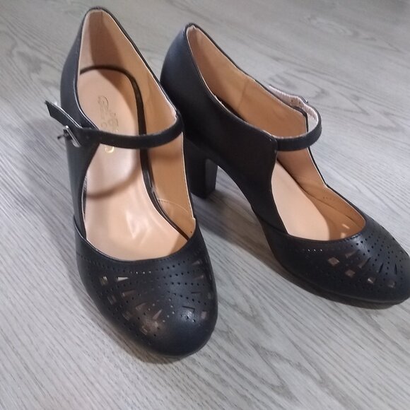 🖤 Journee Collection Elsa Buckle Pump – Black (Size 7, NIB) Rare & Discontinued - Picture 2 of 7